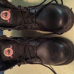 Like new steel toe boots 7W